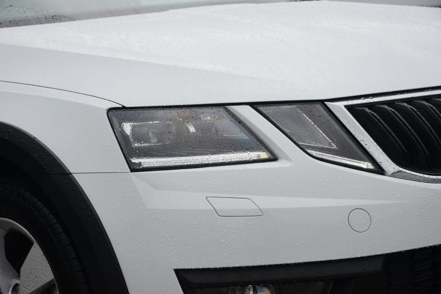 Детали экстерьера Skoda Octavia Scout 2017 года  (UK) (фото 8 из 12)